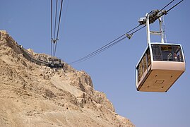 Israel Aereal Ropeway Masada BW 1.JPG
