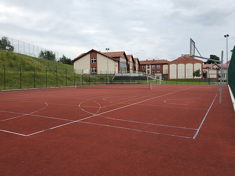 File:Jan Pawel 2 Elementary School in Gowidlino - Playground, Soccer Field, and Basketball Court (7).jpg