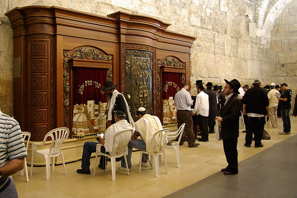 Torah Ark inside men's section of Wilson's Arch.