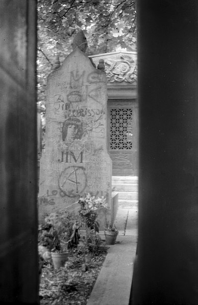 File:Jim Morrison's grave Paris 1978-06.jpg