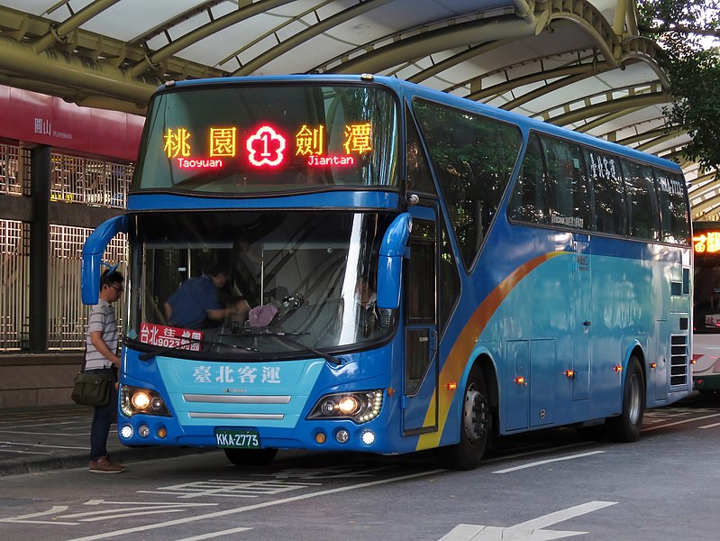 File:KKA-2773 臺北客運 9023路 劍潭→桃園 捷運圓山站(圓山轉運站) 20180629(簽).jpg