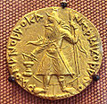 Монета с изображението на кушанския цар Канишка I (Κανηϸκι), в чието име присъства буквата „шо“.