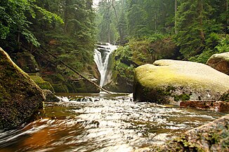 Der Kochelfall im Hochsommer