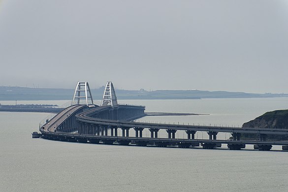 Le pont de Crimée, dans le détroit de Kertch, avant l'attaque.