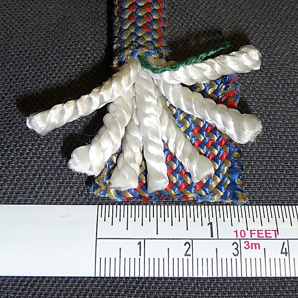 File:Kernmantle climbing rope dynamic Sterling 10.7mm internal yarns.jpg