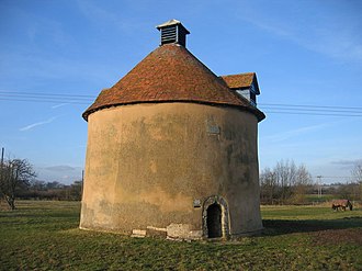 Kinwarton Dovecote. Kinwarton Dovecote - geograph.org.uk - 123980.jpg