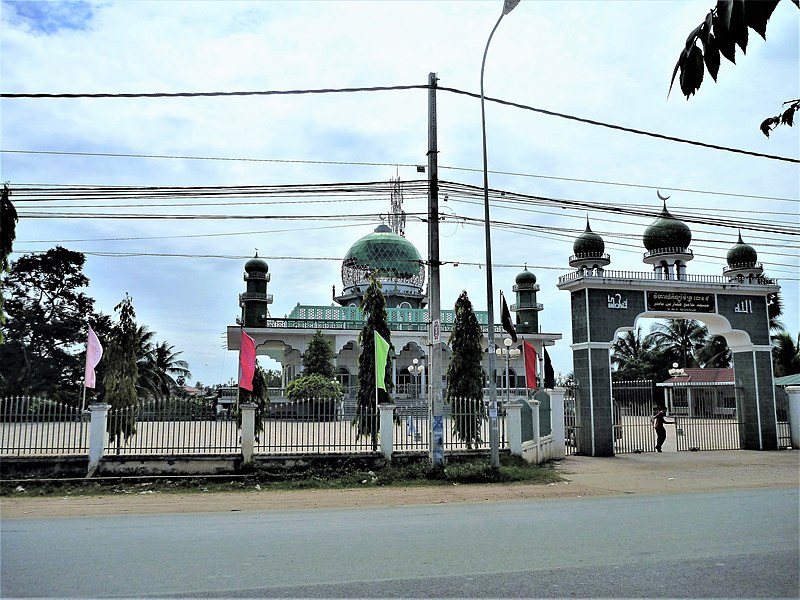 File:Km 9 Mosque - panoramio.jpg