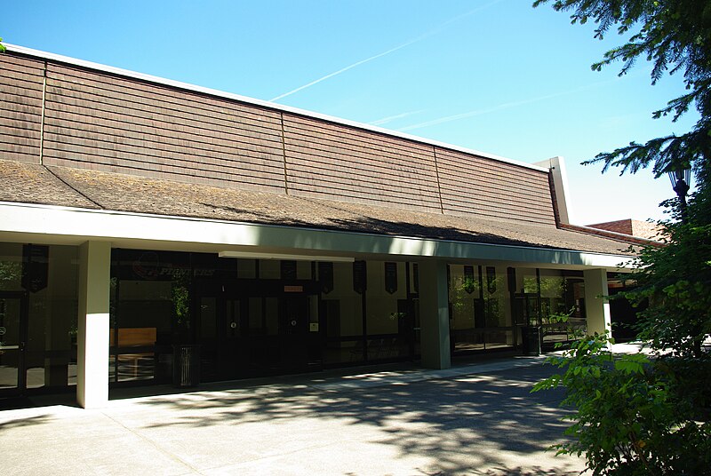 File:L&C Pamplin Sports Center.JPG