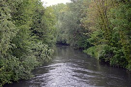 La rivière Avre à cheval sur les communes de Longueau et Cagny.