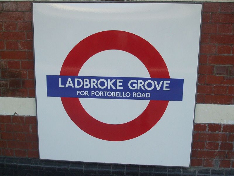 File:Ladbroke Grove stn roundel.JPG