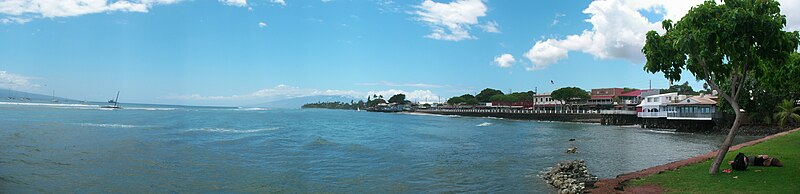 File:Lahaina Waterfront.jpg