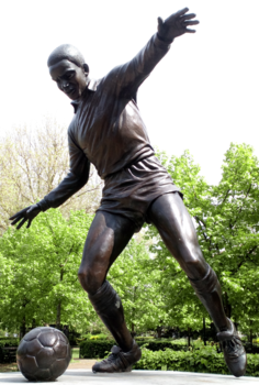 Laurie Cunningham statue.png
