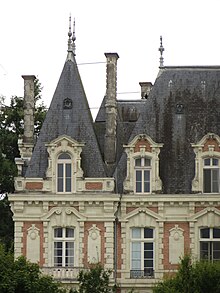 Fichier:Le_Bourg-d'Iré-Château_de_la_Douve_4.JPG