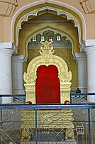 Throne of Tirumala Nayaka Le palais de Thirumalai Nayak (Madurai, Inde) (13936689560).jpg