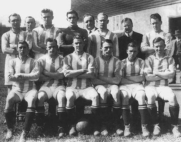 The first Leeds United team at the start of the 1920–21 season