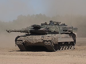 Leopard 2 A5 in dust.jpg