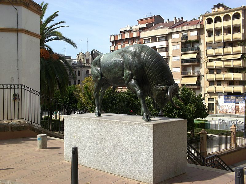 File:Linares - Monumento al Toro Bravo K01.jpg