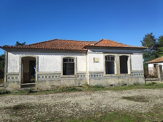 <span class="mw-page-title-main">Urrós halt</span> Closed halt in northeast Portugal