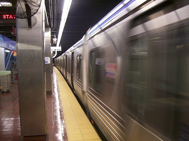 Market–Frankford Line train at what was then known as 30th Street Station (June 2006)
