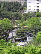 Plaza principal frente al edificio principal