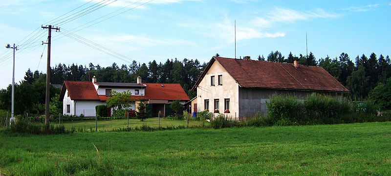 File:Malá Čermná nad Orlicí, domy čp. 47 a 57.jpg