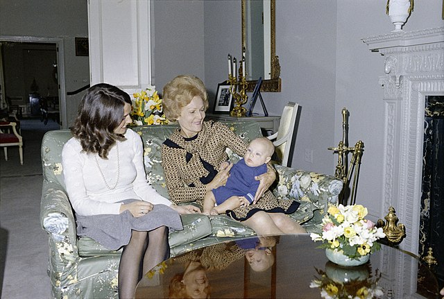 Margaret Trudeau, spouse of Pierre Trudeau, with Pat Nixon holding Justin Trudeau at 24 Sussex Drive, 1972