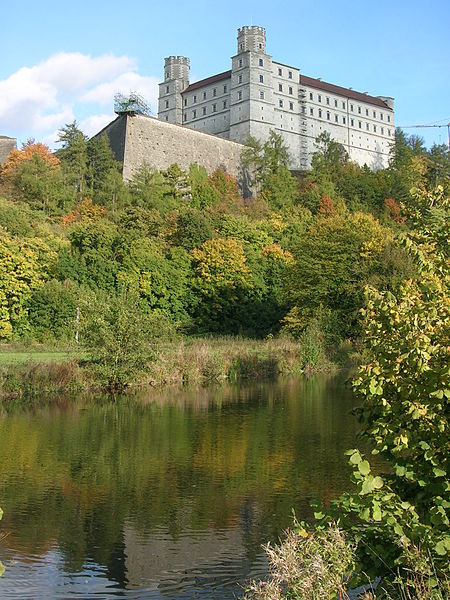 File:Marienstein Eichstätt -Blick auf Willibaldsburg (06).jpg