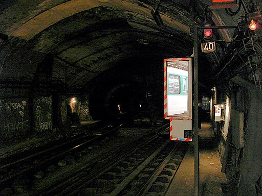 Metro de Paris - Ligne 12 - Assemblee Nationale 11