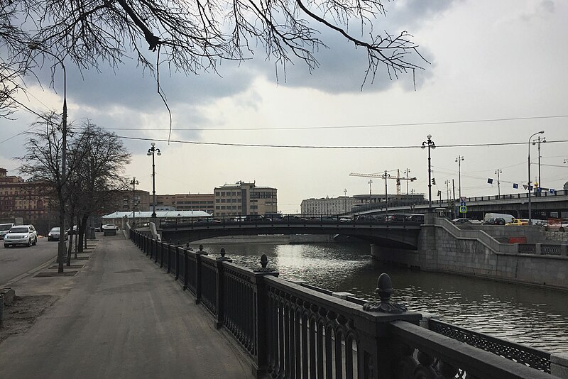 File:Moscow, Podgorskaya Embankment and Ustyinsky bridges (30952843352).jpg