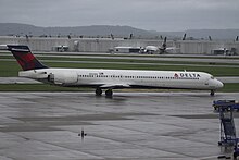 N953DN McDonnell Douglas MD-90 Delta (9317920123).jpg