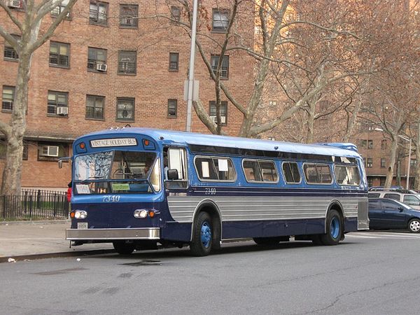 The early 1970s livery, using a blue base. This bus, a Flxible New Look, is operating in special holiday service in 2008.