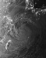 Neoguri được mặt trăng chiếu sáng dưới góc quan sát của vệ tinh Suomi NPP của NASA vào lúc 2 giờ sáng ngày 8 tháng 7 (tức 5 giờ chiều ngày 9 tháng 7 theo giờ Nhật Bản). Thiết bị đặc biệt trên Suomi NPP phóng đại ánh sáng lên gấp 100.000 lần, giúp quan sát được rõ các đám mây và phản chiếu ánh đèn đường từ các đô thị trên đất liền.