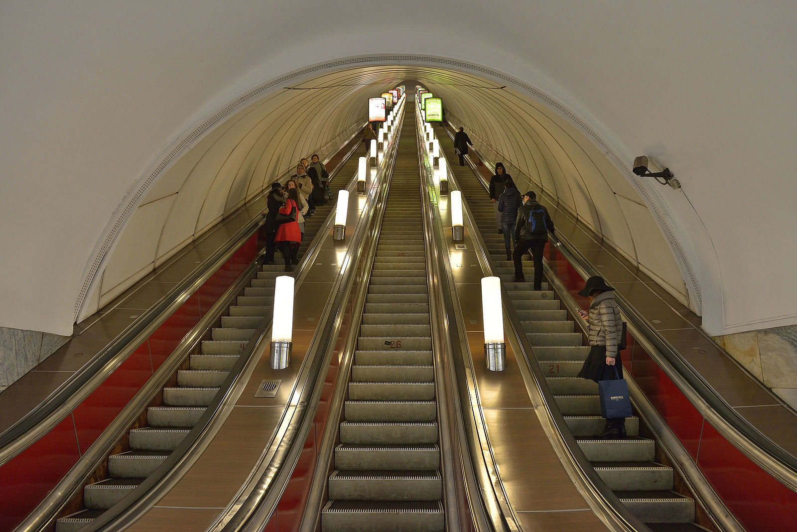 Метро Адмиралтейская Санкт-Петербург эскалатор