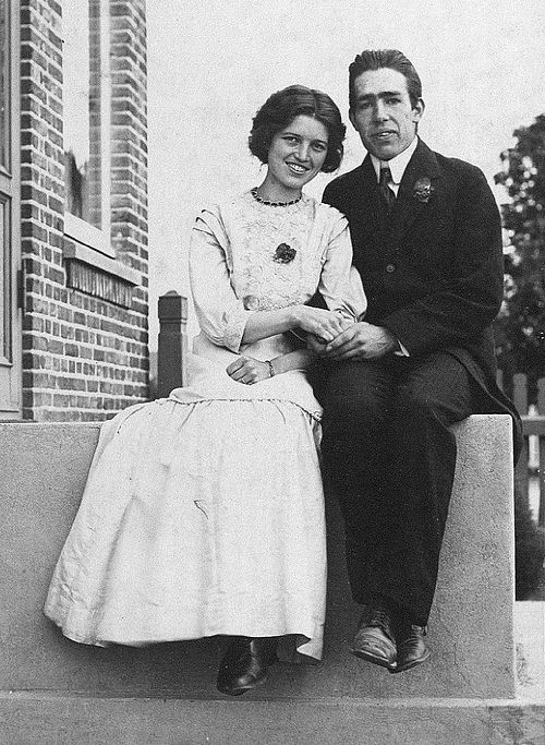 Bohr and Margrethe Nørlund on their engagement in 1910