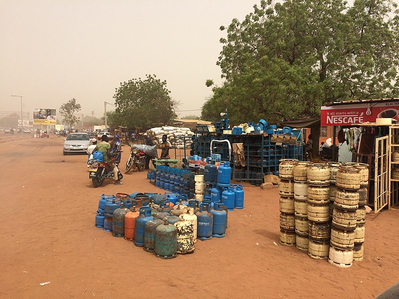 File:Niger, Niamey, Boulevard du 15 Avril (Rue CI-2)(1).jpg