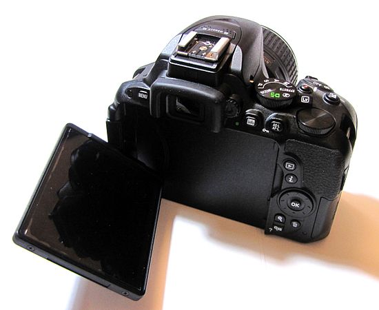 English: Nikon D5500 seen from back, LCP panel half opened