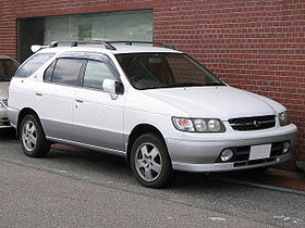Nissan-Rnessa-n30 1997-front.jpg