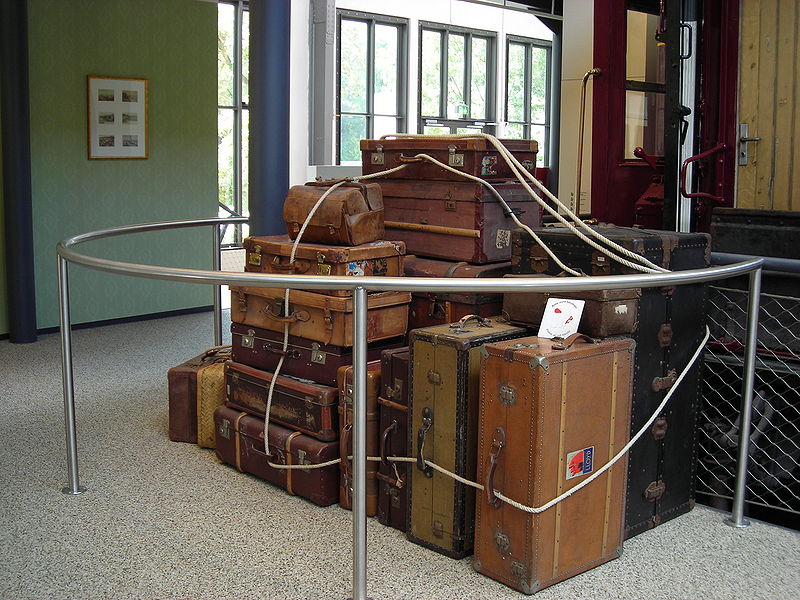 File:Old suitcases.JPG