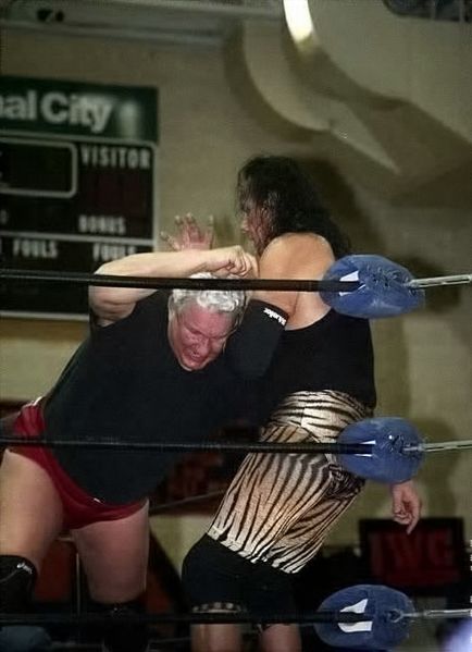 Orton in a match against Jimmy Snuka in 2009