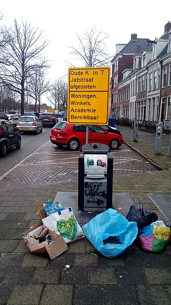 File:Oude K. in 't Jatstraat afgesloten sign, Groningen (2020) 02.jpg