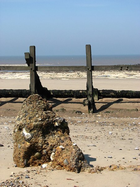 File:Outcrop of Weybourne Crag - geograph.org.uk - 792698.jpg