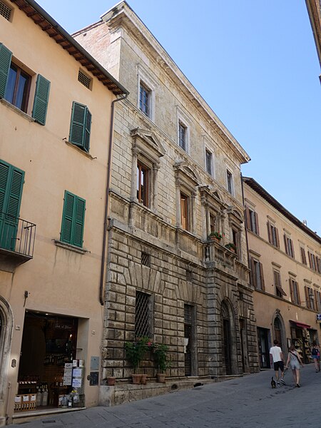 File:Palazzo Cocconi (Montepulciano) 01.jpg