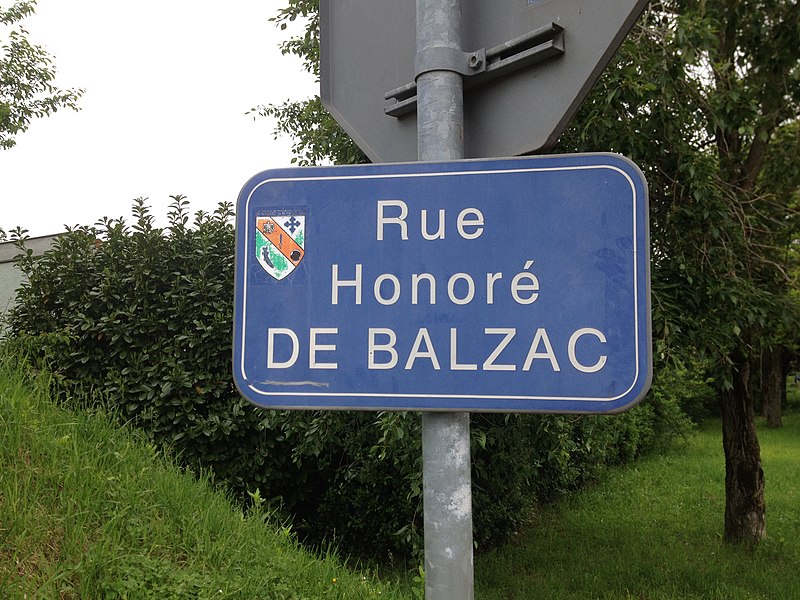 File:Panneau de la rue Balzac (Saint-Maurice-de-Beynost).jpeg