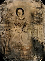 Portrét ženy na černém voskovaném plátně