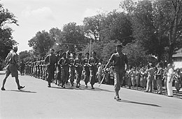 Paratroopers of the Korps Speciale Troepen headed by Captain Raymond Westerling during a parade in Batavia, 1947. Parachutisten (Korps Speciale Troepen), Bestanddeelnr 204-6-3.jpg