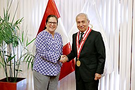 Pedro Chávarry junto a la viceministra del ambiente en el Ministerio Público.jpg