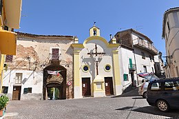 La chiesa di Santa Croce, una delle tappe della processione del Cristo Morto, in evidenza la facciata con la Croce e i simboli della Passione