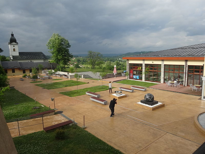 File:Petnica Science Center yard.JPG