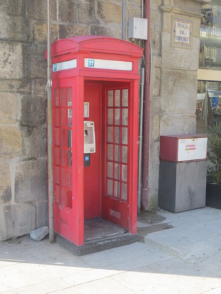 File:Phone in Porto.JPG