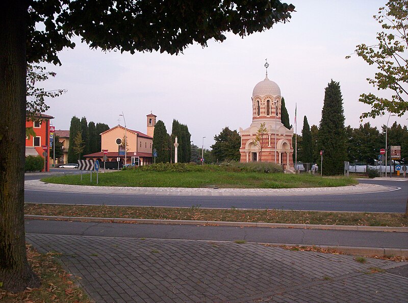 File:Piazza1.jpg